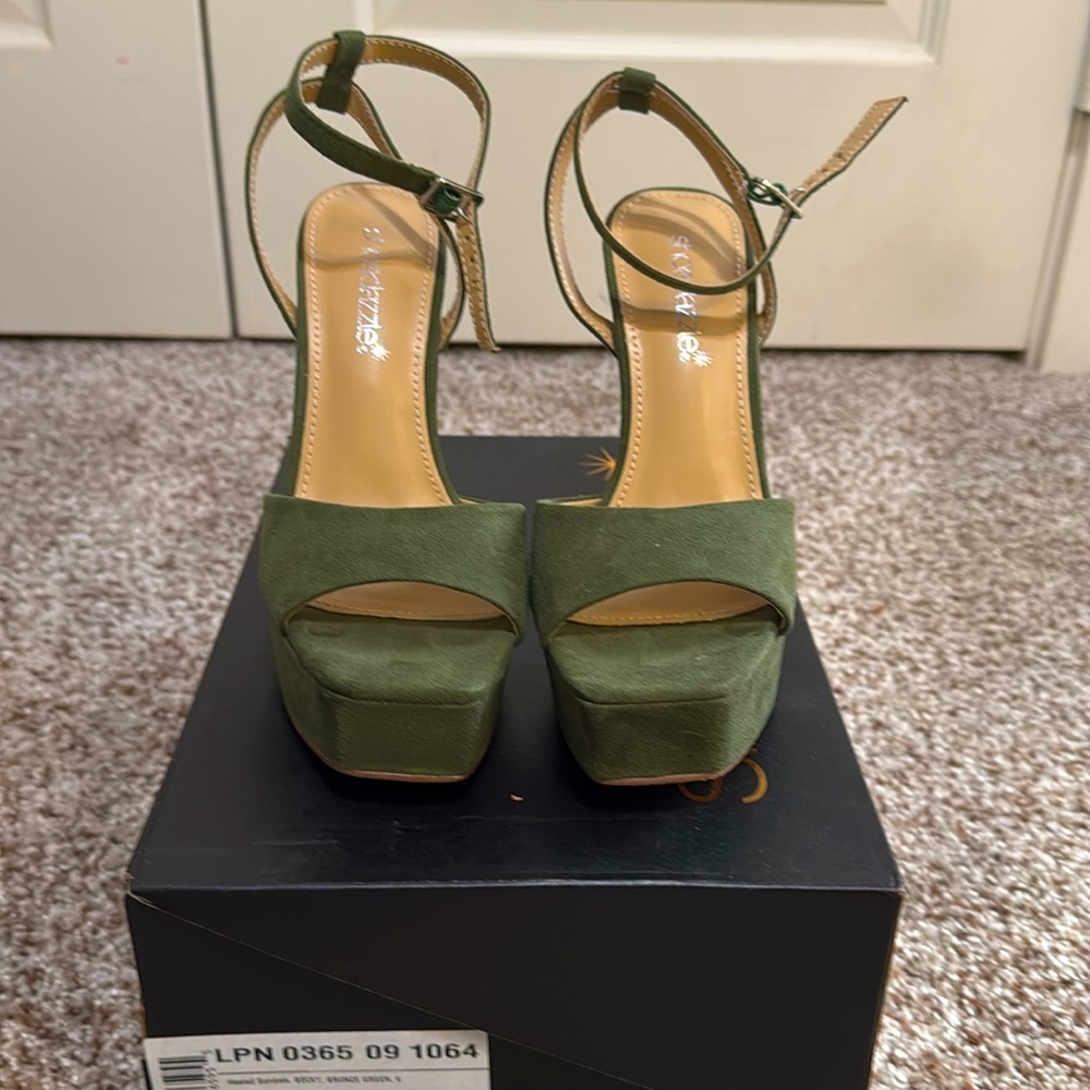 Sage green platform heels from Shoe Dazzle, size 6